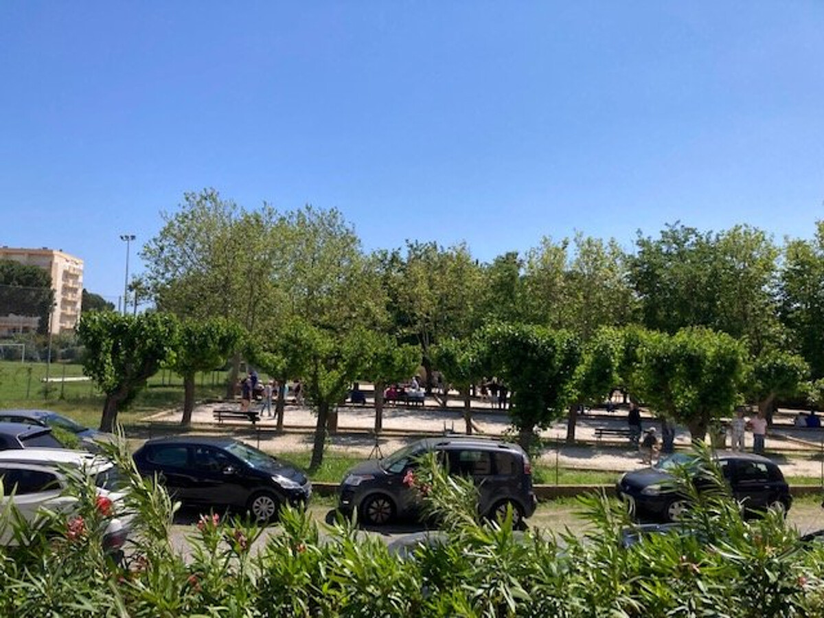 Studio climatisé avec terrasse sud et parking au Lavandou - Photo 3