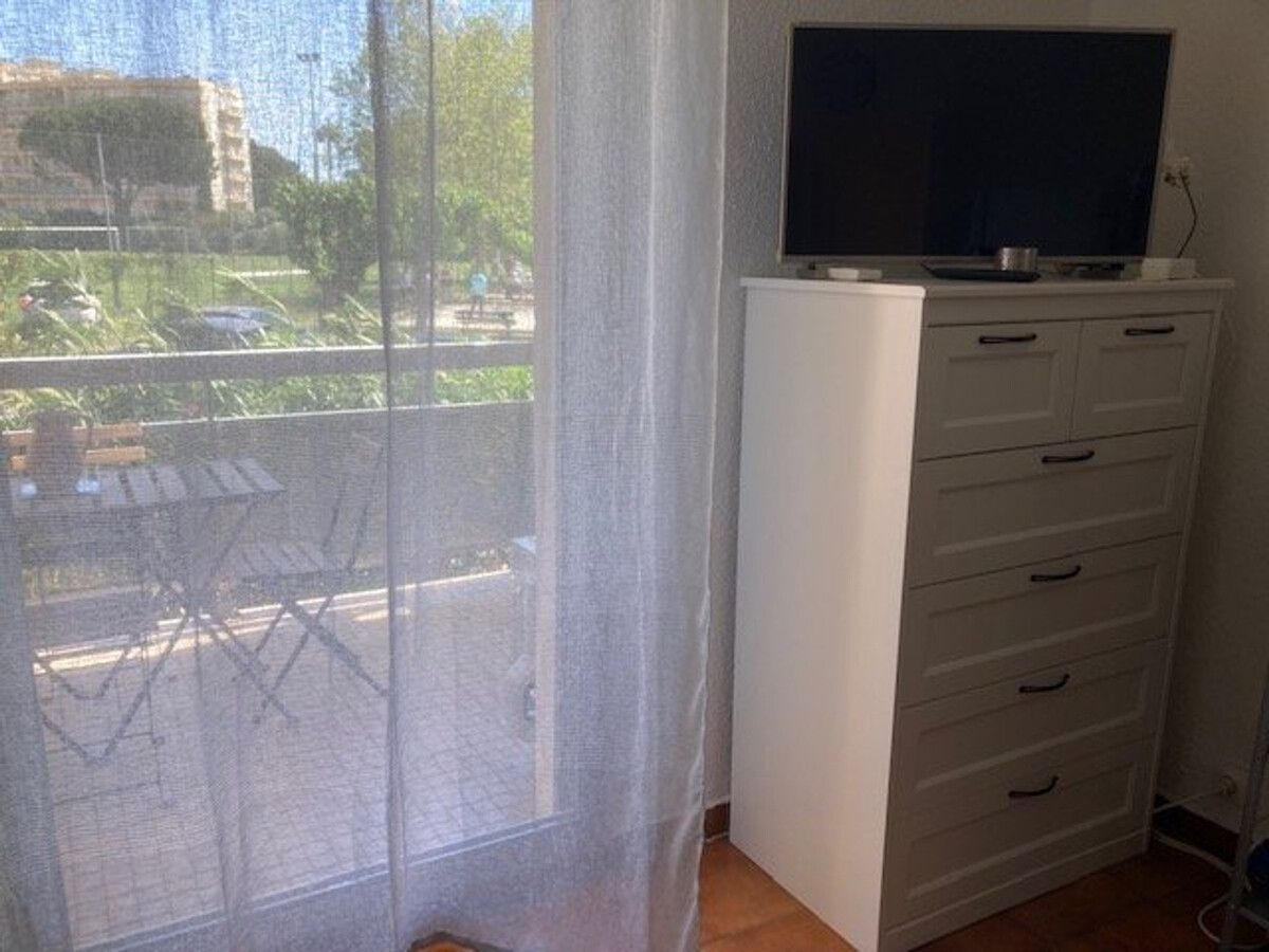 Studio climatisé avec terrasse sud et parking au Lavandou - Photo 6