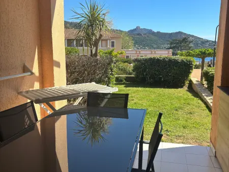 Location appartement à Cap Esterel, Cap Esterel: 2 pièces RDC avec terrasse, climatisation