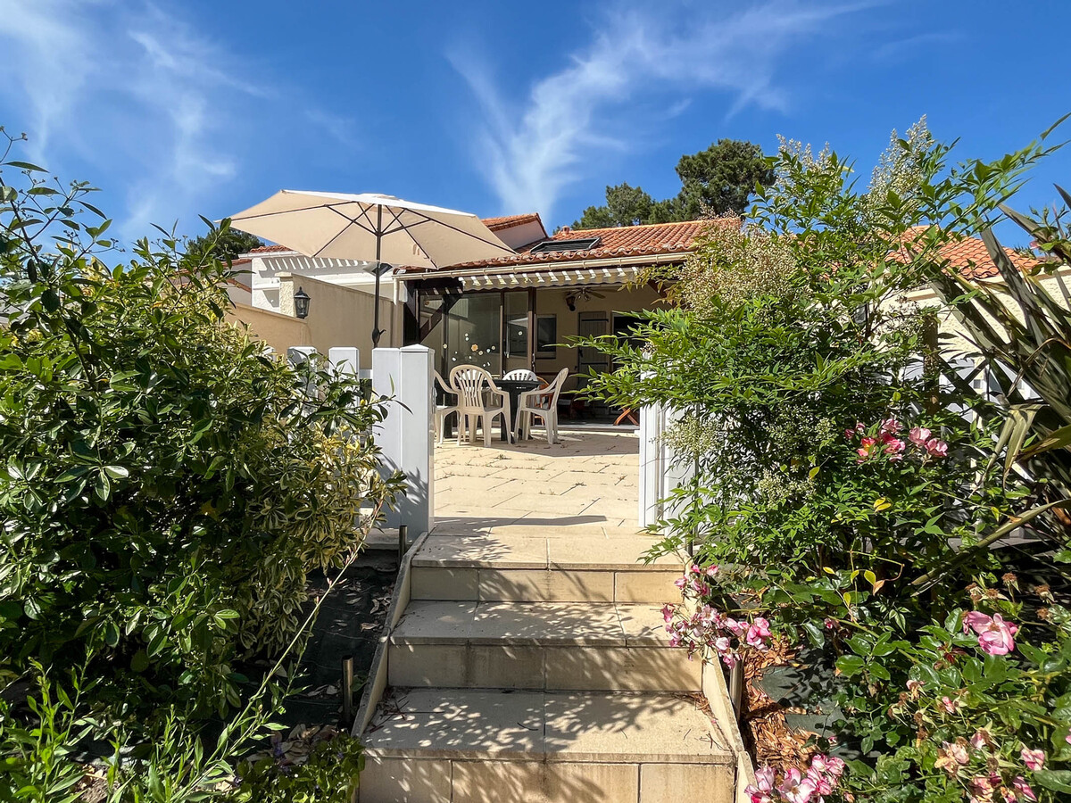 Maison mitoyenne La Palmyre, 900m de la mer - Photo 1