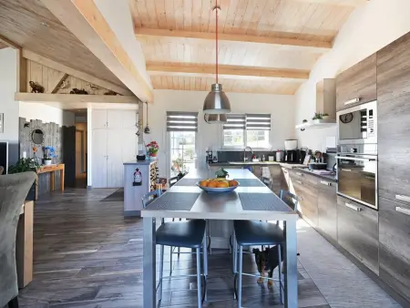 Location maison à Saint Clément des Baleines, Maison Familiale à Saint-Clément, Proche Plage, Jardin, Cheminée, BBQ, 3 Ch, Internet