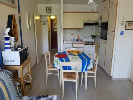 Charmant T2 avec Balcon, à 2 Pas de l'Hippodrome de Cabourg, Parking Privatif : photo 2