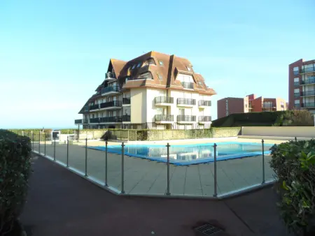 Appartement 2 pièces Cabourg, balcon vue mer et piscine : photo 10