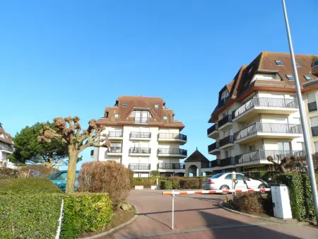 Appartement 2 pièces Cabourg, balcon vue mer et piscine : photo 11