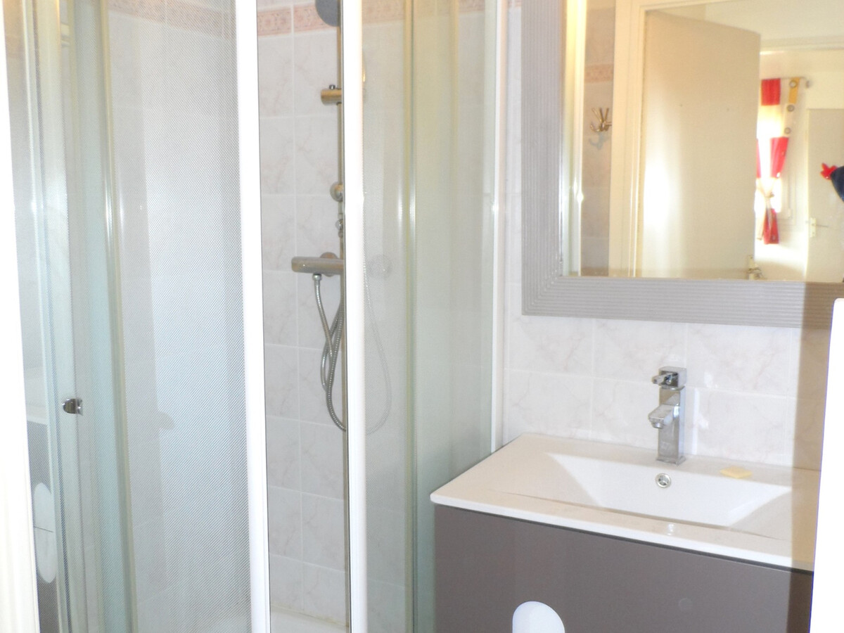 Appartement 3 pièces front de mer avec piscine et tennis - Photo 8