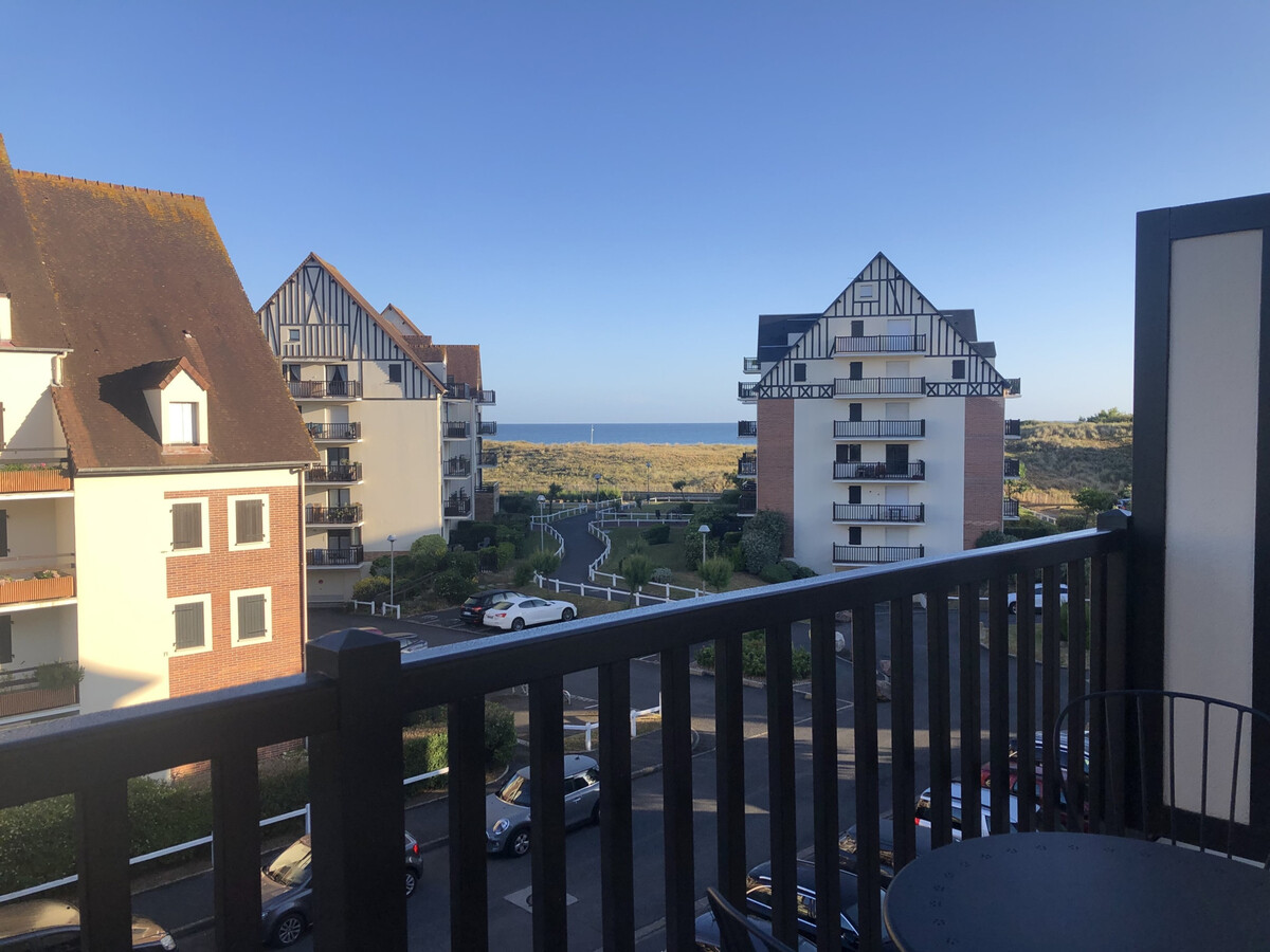 Appartement bord de mer avec balcon vue ouest à Cabourg - Photo 2