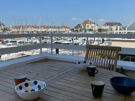 Bel Appartement Duplex 4 pièces avec Vue sur Port et Terrasse : photo 15