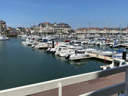 Bel Appartement Duplex 4 pièces avec Vue sur Port et Terrasse : photo 17