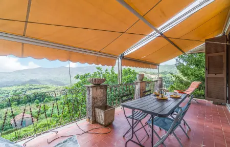 Location maison à Carro, Casa LA RONDINE