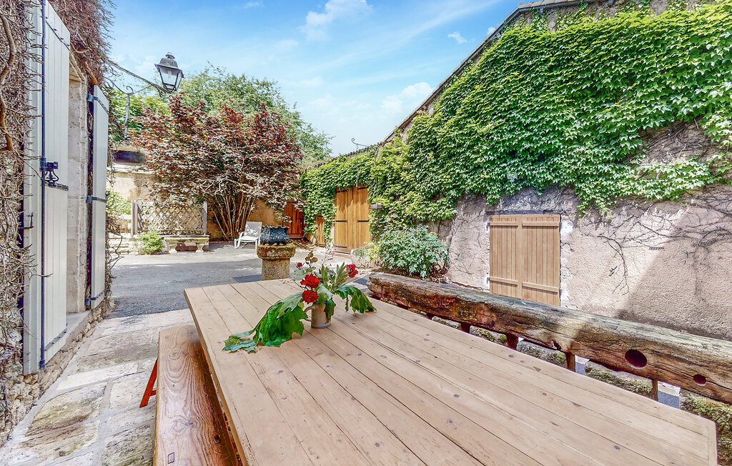 Maison Pierre 250m² avec Piscine Privée à Couhe - Photo 2