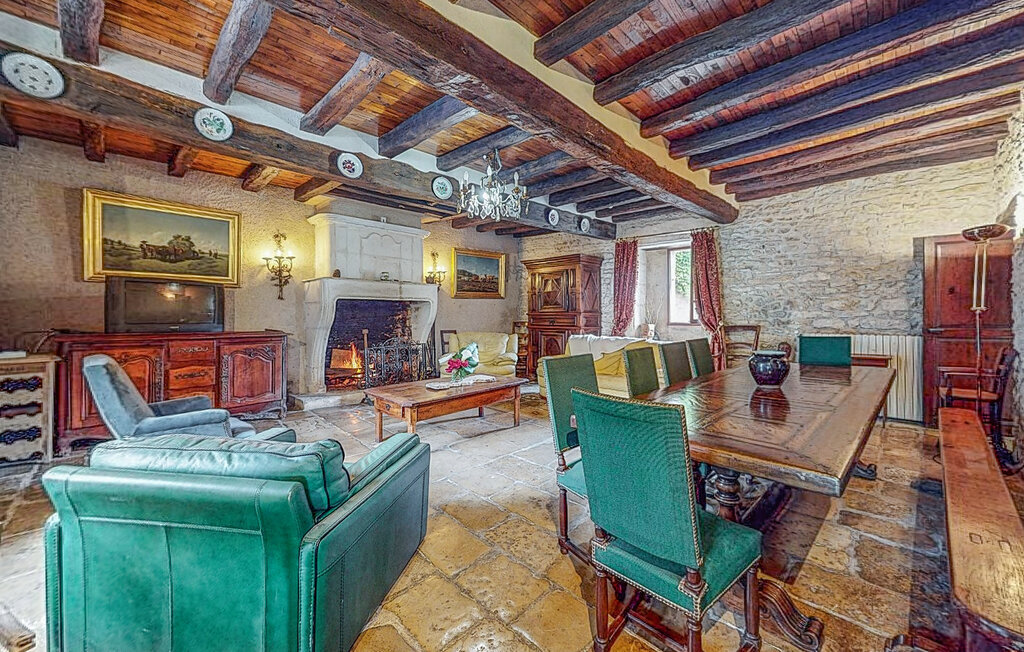 Maison Pierre 250m² avec Piscine Privée à Couhe - Photo 3
