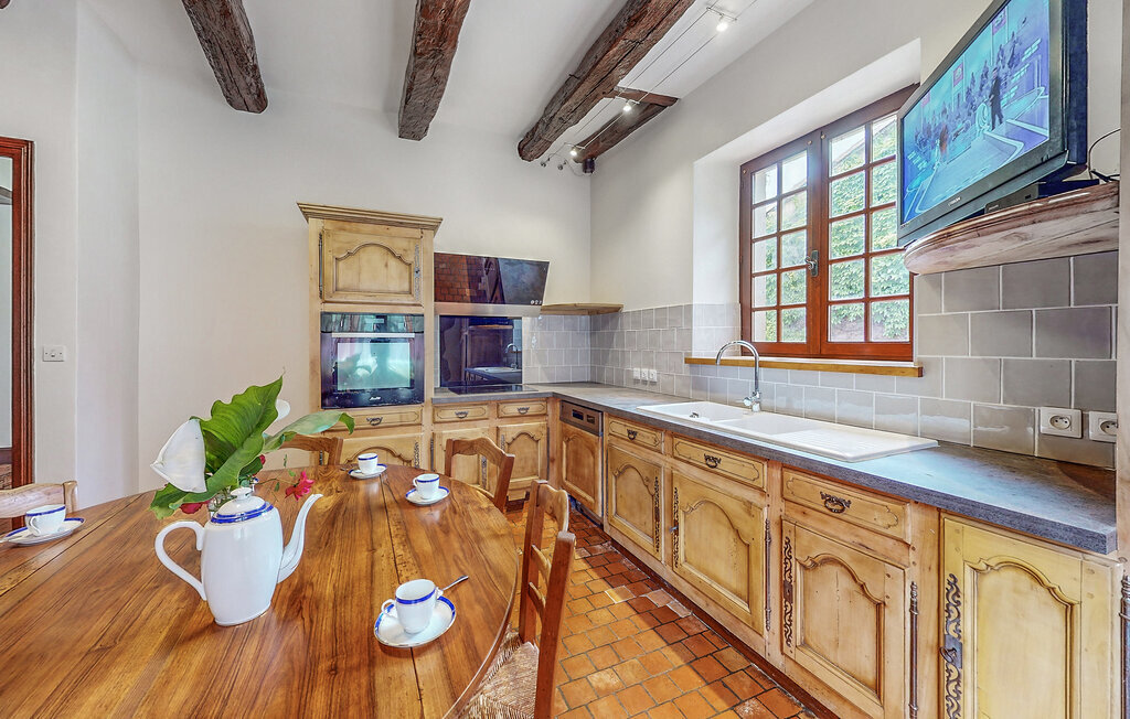Maison Pierre 250m² avec Piscine Privée à Couhe - Photo 4