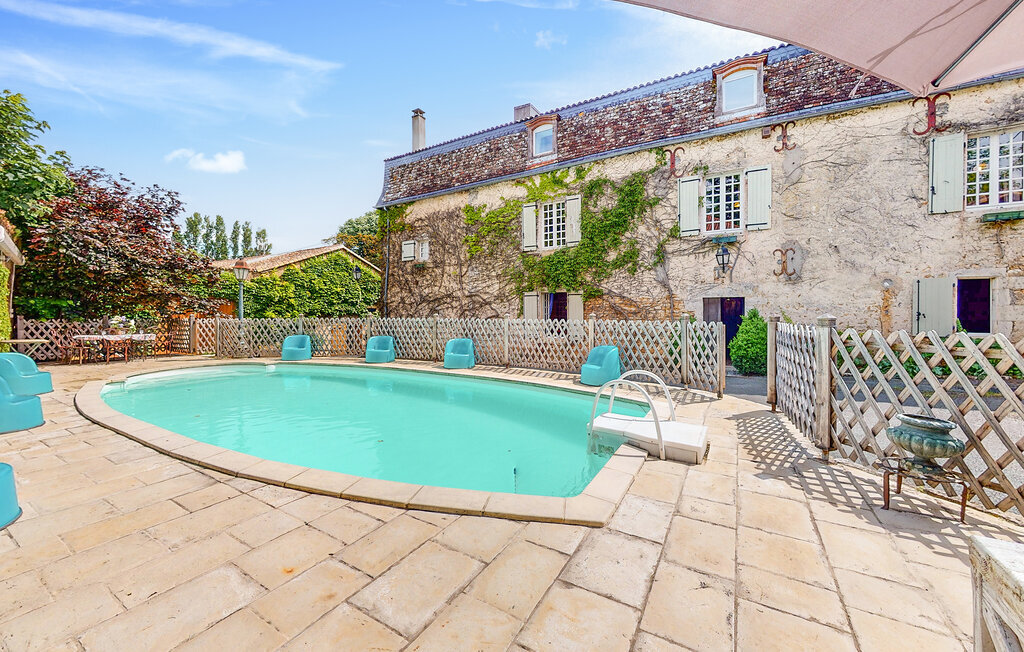 Maison Pierre 250m² avec Piscine Privée à Couhe - Photo 8