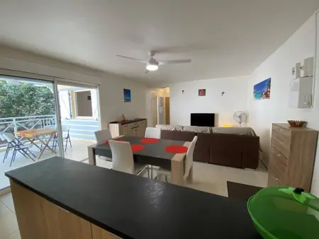 Location appartement à Le Marin, Charmant T3 Climatisé à deux pas de la Marina avec Parking et Terrasse
