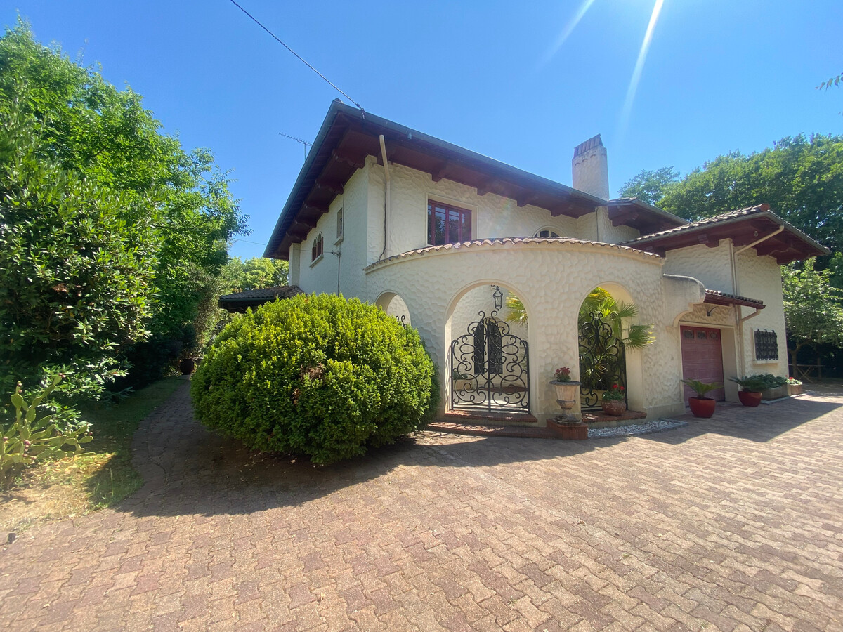 Villa 280m² piscine intérieure, 5 chambres à Arcachon - Photo 1