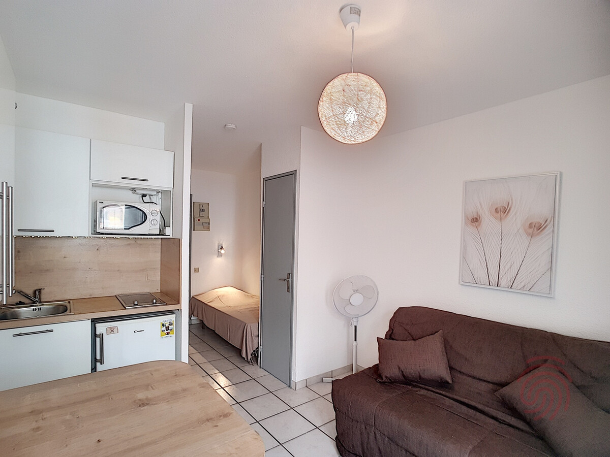 Studio rénové 17 m² avec balcon, parking gratuit - Photo 1