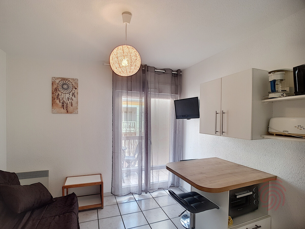 Studio rénové 17 m² avec balcon, parking gratuit - Photo 2