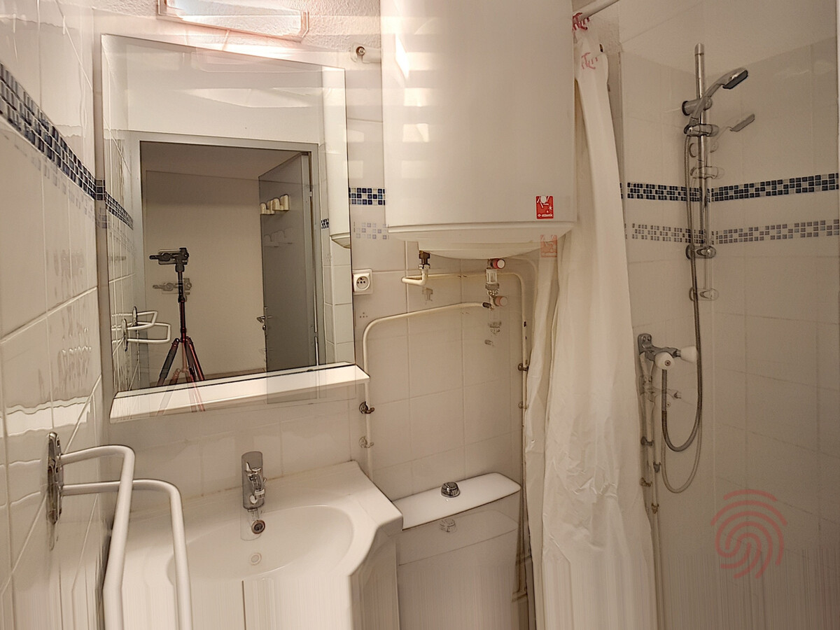 Studio rénové 17 m² avec balcon, parking gratuit - Photo 8