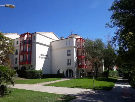 Location appartement à Lamalou les Bains, Studio rénové avec balcon, proche des Thermes de Lamalou, animaux acceptés, parking gratuit.