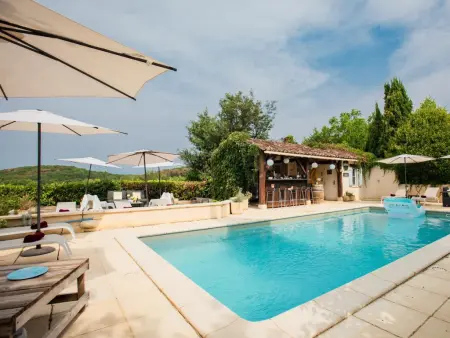 Maison Lavende à Dégagnac, piscine chauffée et jeux