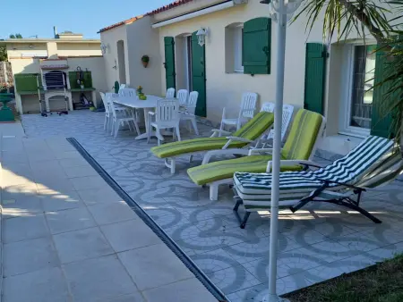 Maison avec Piscine Chauffée, Proche Plage, 3 Chambres, Jardin Clôturé, Wifi Inclus à St Hilaire de Riez - Photo 1