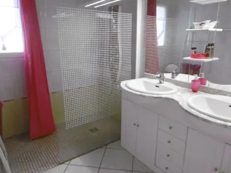 Maison avec Piscine Chauffée, Proche Plage, 3 Chambres, Jardin Clôturé, Wifi Inclus à St Hilaire de Riez - Photo 8