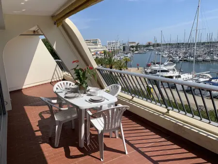 T3 rénové Port Camargue, 100m plage, terrasse vue port : photo 4