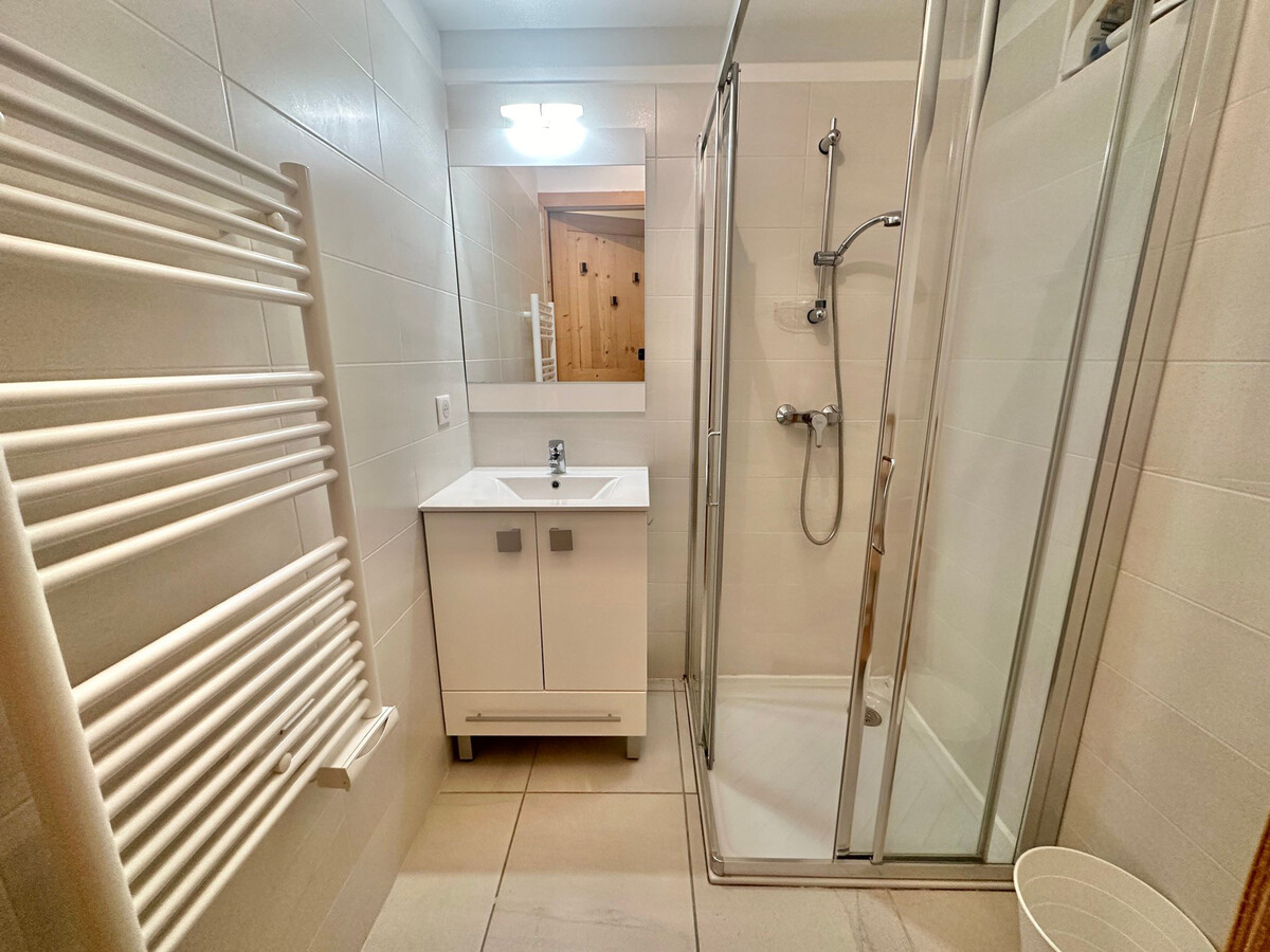 T3 Vars pied des pistes, terrasse solarium et parking - Photo 13