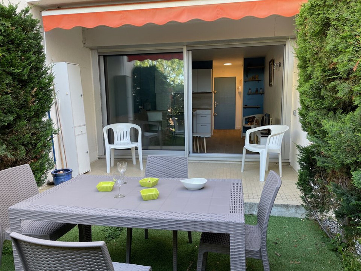 Studio rez-de-jardin avec parking à 10 min de plage - Photo 1