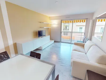 Location appartement à Menton, Superbe 3P avec Terrasse, Plein Centre de Menton, Proche Mer et Commerces