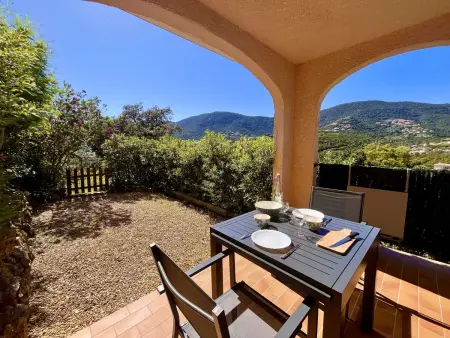 Location appartement à Cavalaire sur Mer, Appartement avec terrasse et piscine, 2 pièces, 4 couchages, à Cavalaire-sur-Mer