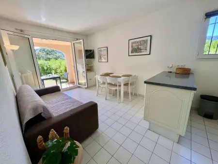 Appartement 1 chambre, terrasse et piscine à Cavalaire : photo 2