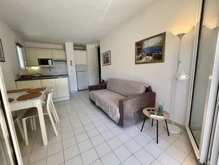 Appartement 1 chambre, terrasse et piscine à Cavalaire : photo 4