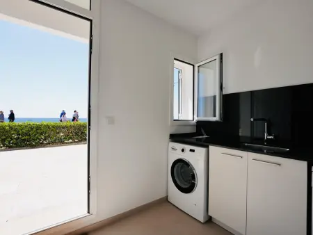 Appartement front de mer rénové, 10 m de la plage : photo 8