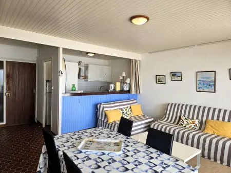 Appartement 2 chambres accès direct plage Saint-Gilles : photo 4