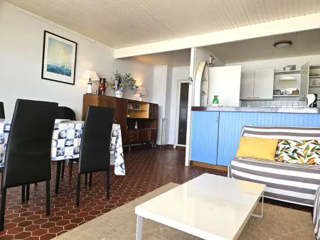 Appartement 2 chambres accès direct plage Saint-Gilles : photo 5