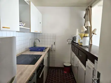 Appartement 2 chambres accès direct plage Saint-Gilles : photo 6