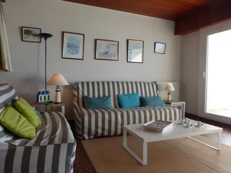 Appartement 2 chambres accès direct plage Saint-Gilles : photo 8