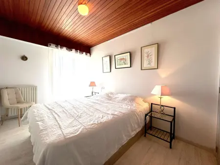 Appartement 2 chambres accès direct plage Saint-Gilles : photo 10