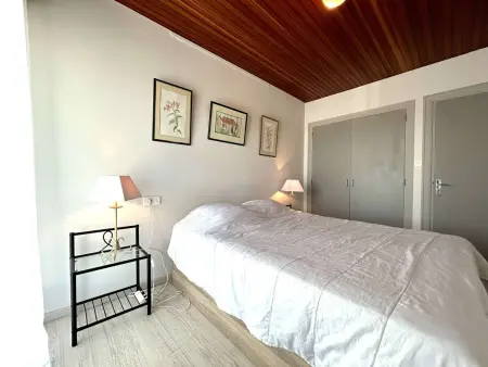Appartement 2 chambres accès direct plage Saint-Gilles : photo 11