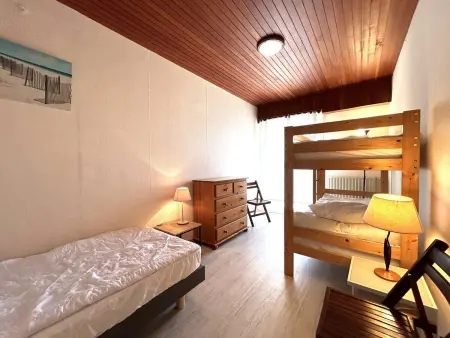 Appartement 2 chambres accès direct plage Saint-Gilles : photo 12