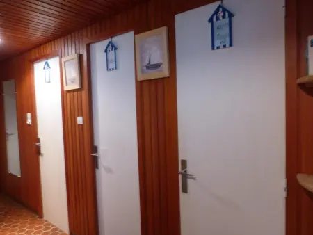 Appartement 2 chambres accès direct plage Saint-Gilles : photo 16