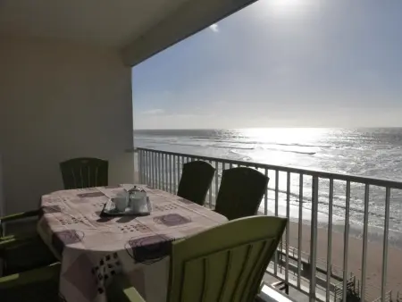 Appartement 2 chambres accès direct plage Saint-Gilles : photo 20