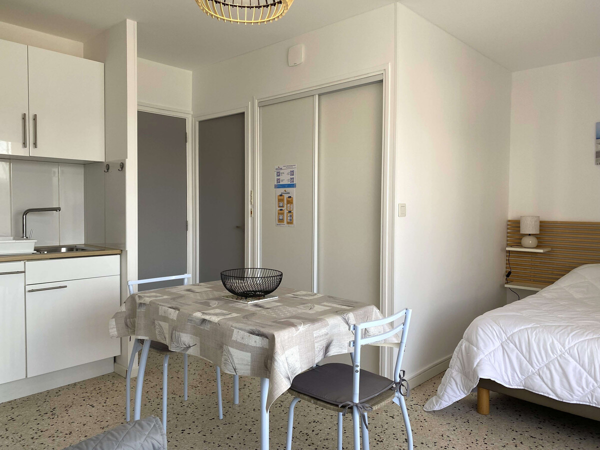 T1 Balaruc-les-Bains, balcon parc, clim, parking - Photo 4