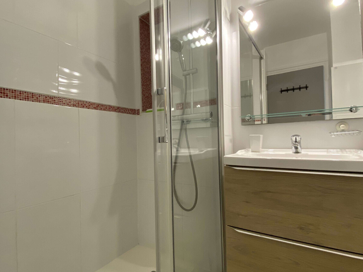 T1 Balaruc-les-Bains, balcon parc, clim, parking - Photo 8