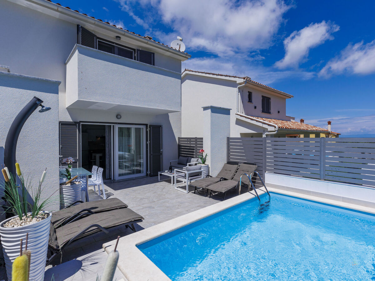 Villa Oli/A : maison 6 pers. piscine privée à Ližnjan - Photo 1