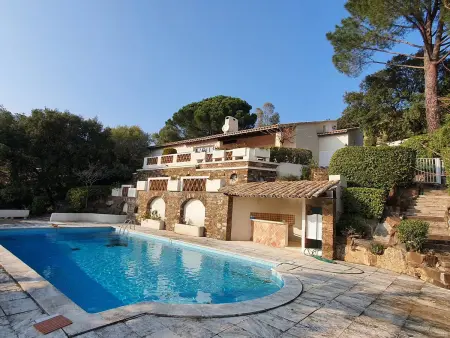 Location villa à Cavalaire sur Mer, Villa 4 chambres avec piscine privée et climatisation