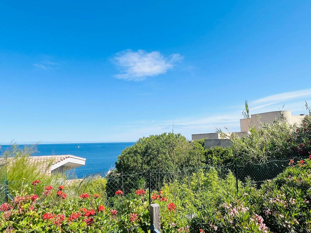 T2 climatisé vue mer, terrasse jardin à Calvi - Photo 10