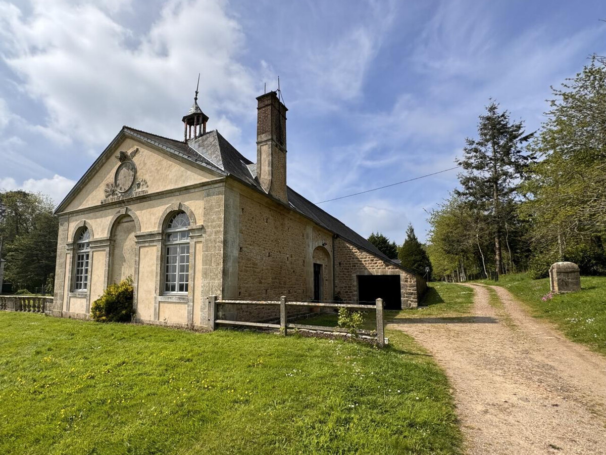 Pavillon XVIIIe siècle, parc privé 18 hectares - Photo 1