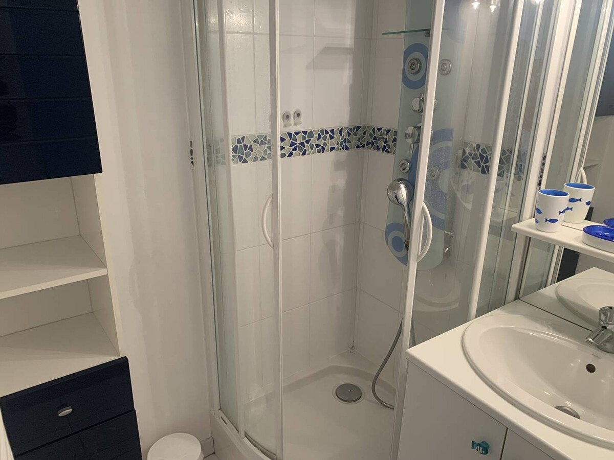 Appartement 33 m² à 50 m de la plage, balcon privé - Photo 8